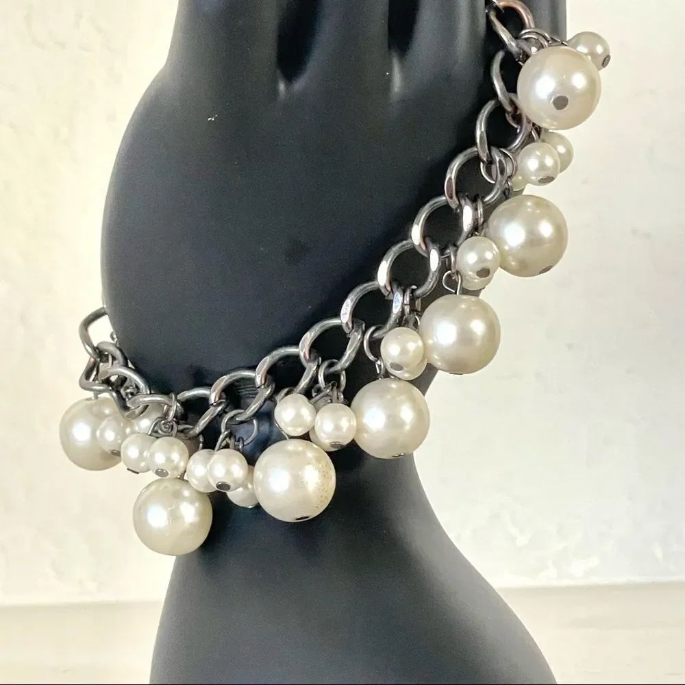 Faux Pearl bracelet - Picture 3 of 8